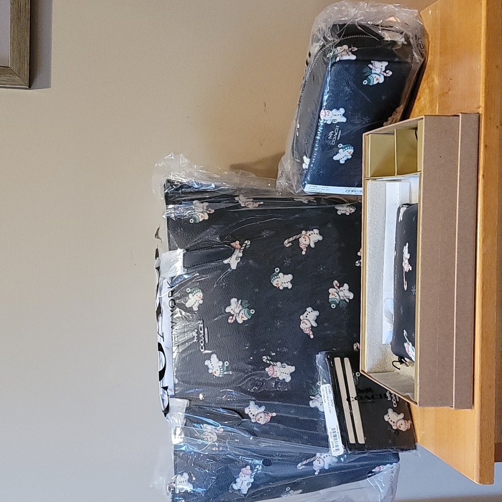 COACH Snowman Print 4 Piece Set  BRAND NEW